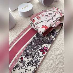 Dior создает уникальный, но в то же время знакомый образ. Очень х