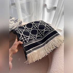 Новая цветовая гамма Dior широко используется в различных продукт