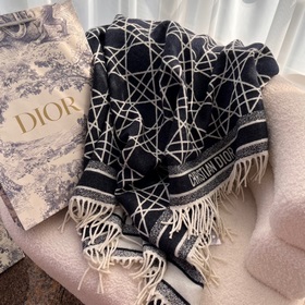 Новая цветовая гамма Dior широко используется в различных продукт