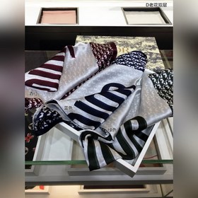 Новая модель из шелка Dior, синхронно с новыми моделями в магазин