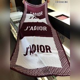 Новая модель из шелка Dior, синхронно с новыми моделями в магазин