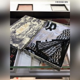 Новая модель из шелка Dior, синхронно с новыми моделями в магазин