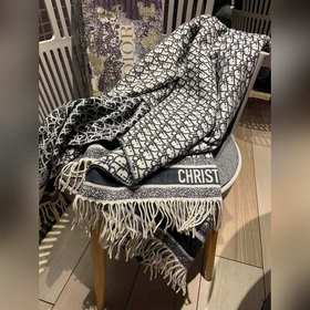 Оригинальный заказ. DIOR CD с логотипом на печатном плаще. Матери