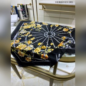 Популярный товар из шелка. Новейшая модель от Dior, представленна