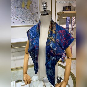 Популярный товар из шелка. Новейшая модель от Dior, представленна