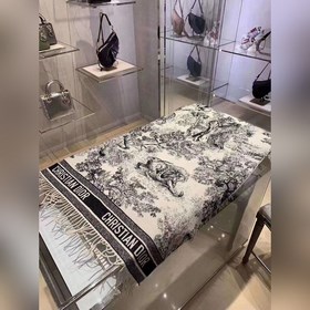Новинка： новейшая популярная накидка от Dior 【Большая шаль Dior с