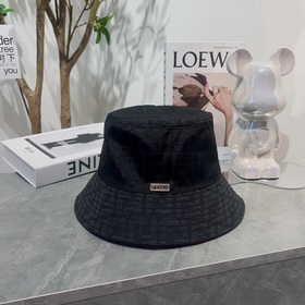 Fendi – идеальное средство для визуального уменьшения лица! Женск