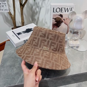 Fendi – идеальное средство для визуального уменьшения лица! Женск