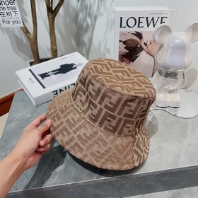 Fendi – идеальное средство для визуального уменьшения лица! Женск