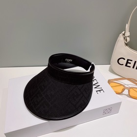 Новая модель шляпы с открытой макушкой от Fendi на весну-лето, оч