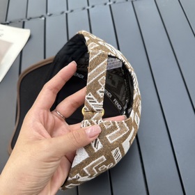 FENDI Fendi Модная бейсболка Новая модель. Рекомендуем обратить в