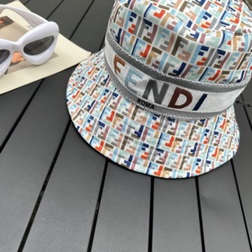 FE*DI Fendi весна-лето 2023, новая модель рыбацкой кепки с двойны