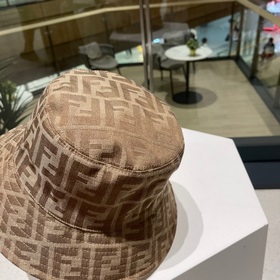 FENDI - Новая двусторонняя кепка с узором виде рыбацкой сети Кла