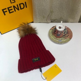 FENDI вязаная шапка. Популярная вязаная шапка FENDI с большим мех