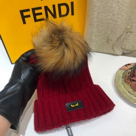FENDI вязаная шапка. Популярная вязаная шапка FENDI с большим мех