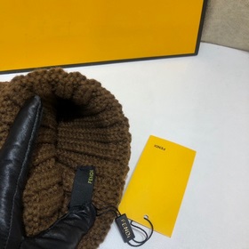 FENDI вязаная шапка. Популярная вязаная шапка FENDI с большим мех