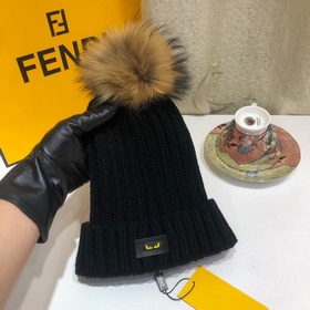 FENDI вязаная шапка. Популярная вязаная шапка FENDI с большим мех