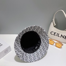 FENDI Фенди Бейсболка из серии Old Flower Классическая модель FF 