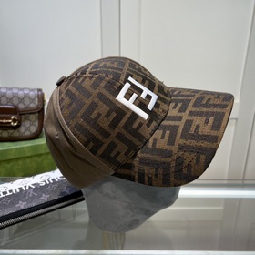 Новинка — FENDI, новая бейсболка, версия для покупки через посре