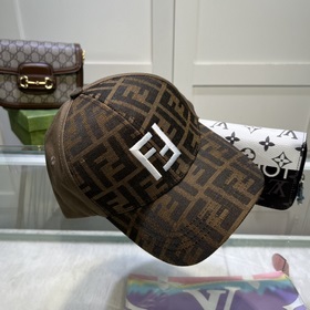 Новинка — FENDI, новая бейсболка, версия для покупки через посре