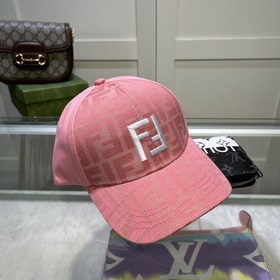 Новинка — FENDI, новая бейсболка, версия для покупки через посре