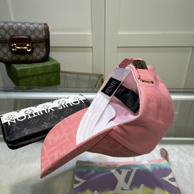 Новинка — FENDI, новая бейсболка, версия для покупки через посре