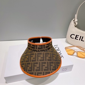 Новая модель шляпы с открытой макушкой от Fendi на весну-лето, оч