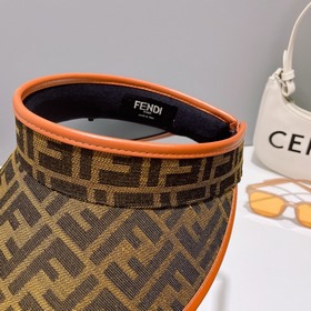 Новая модель шляпы с открытой макушкой от Fendi на весну-лето, оч