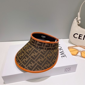 Новая модель шляпы с открытой макушкой от Fendi на весну-лето, оч