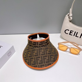 Новая модель шляпы с открытой макушкой от Fendi на весну-лето, оч