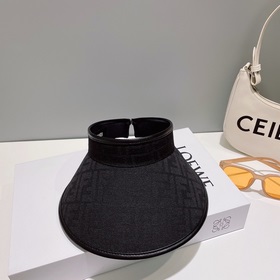 Новая модель шляпы с открытой макушкой от Fendi на весну-лето, оч