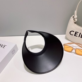 Новая модель шляпы с открытой макушкой от Fendi на весну-лето, оч