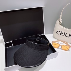 Новая модель шляпы с открытой макушкой от Fendi на весну-лето, оч