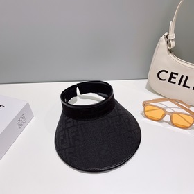 Новая модель шляпы с открытой макушкой от Fendi на весну-лето, оч