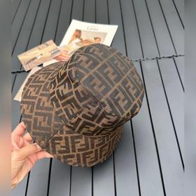 FENDI Фенди Кепка с логотипом в стиле винтаж. Кепки FD в стиле ви