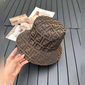 FENDI Фенди Кепка с логотипом в стиле винтаж. Кепки FD в стиле ви