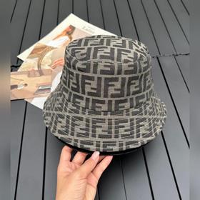 FENDI Фенди Кепка с логотипом в стиле винтаж. Кепки FD в стиле ви