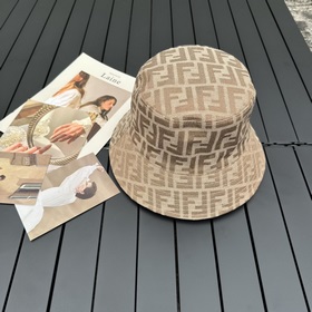 FENDI Fendi Старинные буквы 2 на рыбацкой кепке. Старинные буквы 