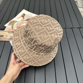 FENDI Fendi Старинные буквы 2 на рыбацкой кепке. Старинные буквы 