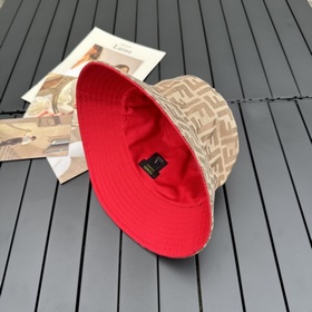 FENDI Fendi Старинные буквы 2 на рыбацкой кепке. Старинные буквы 