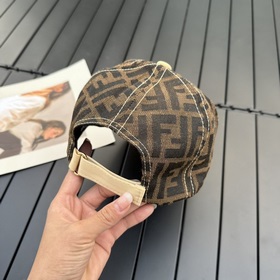 FENDI Fendi Модная бейсболка Новая модель. Рекомендуем обратить в