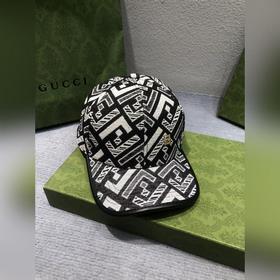 Fendi Мужская и женская одежда