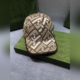 Fendi Мужская и женская одежда