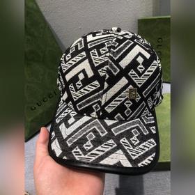 Fendi Мужская и женская одежда
