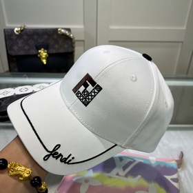 Новинка — FENDI, новая бейсболка, версия для покупки через посре