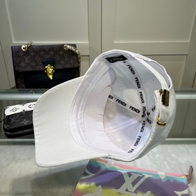 Новинка — FENDI, новая бейсболка, версия для покупки через посре