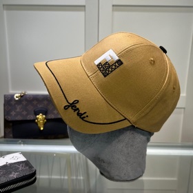 Новинка — FENDI, новая бейсболка, версия для покупки через посре