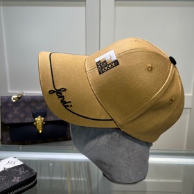 Новинка — FENDI, новая бейсболка, версия для покупки через посре