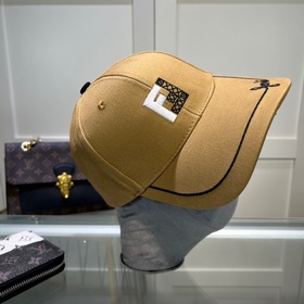 Новинка — FENDI, новая бейсболка, версия для покупки через посре