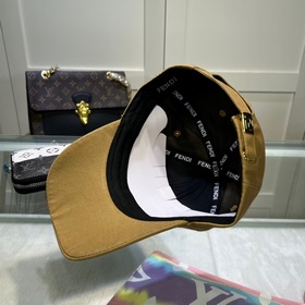 Новинка — FENDI, новая бейсболка, версия для покупки через посре